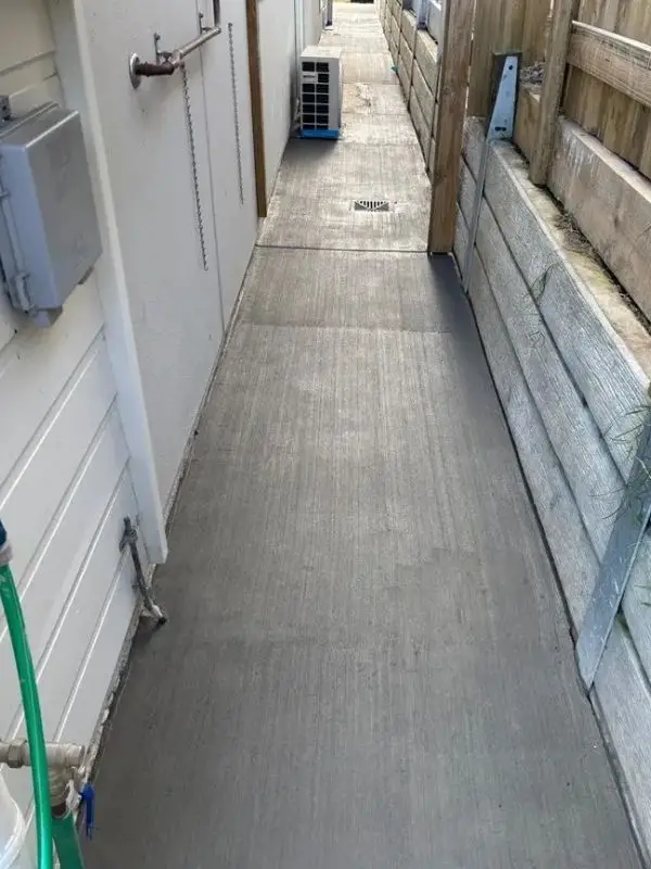 Concrete side path Beenleigh